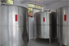 如何清洗酿酒设备中的发酵罐？
